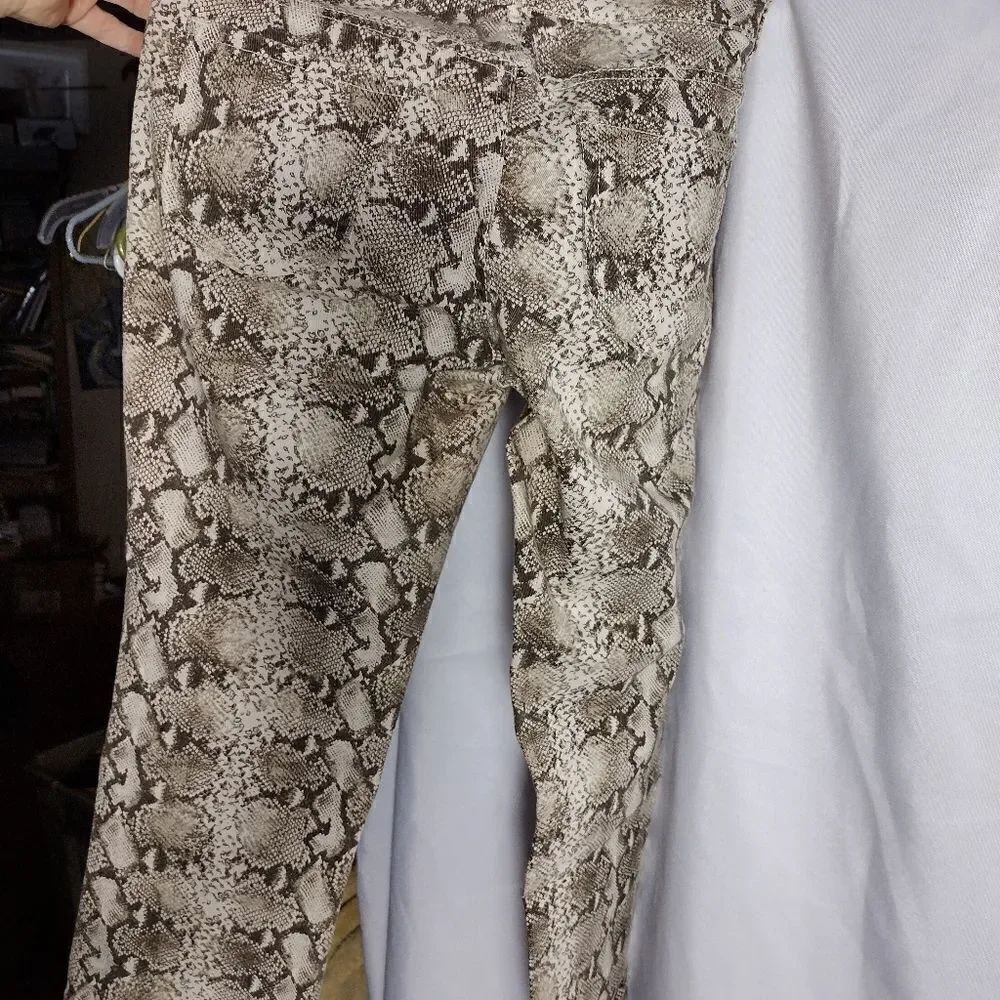 Chico's capris - Picture 2 of 6